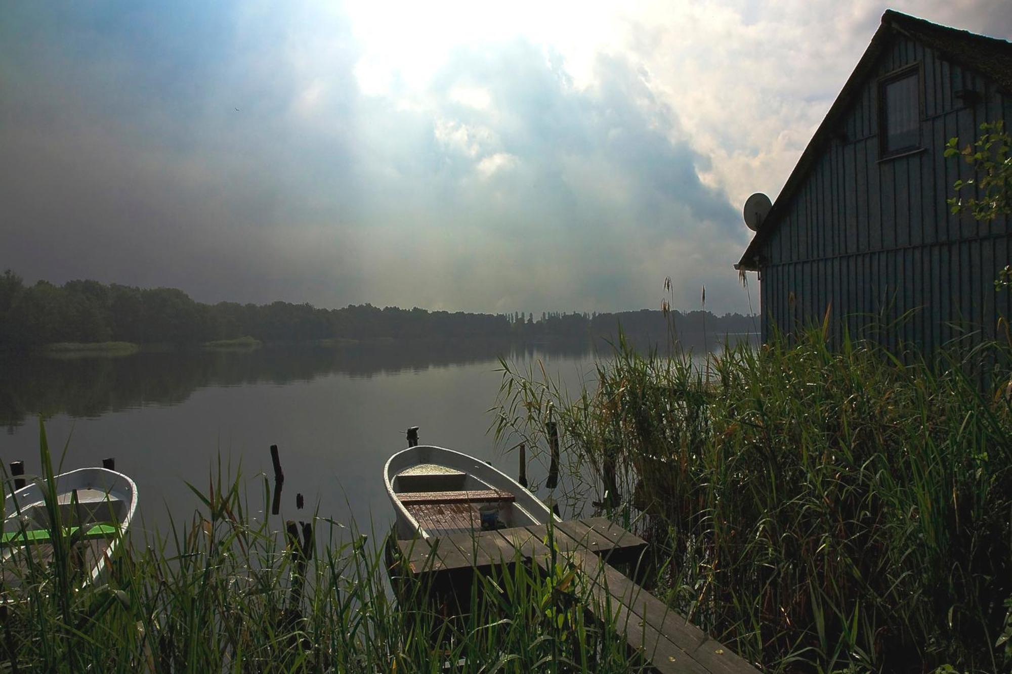 Ferienhaus Am See Perlin Esterno foto